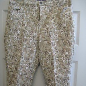 Gloria Vanderbilt Amanda Flowered Jeans EUC Size 16